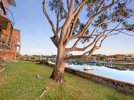 Waterfront Unit in Sought after Location! - Photo 4