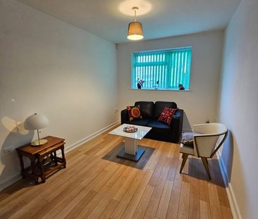 1 Bed Flat, Clifton Road East, L6 - Photo 2