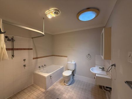 Cozy Townhouse for over 55's - Photo 4