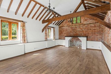 2 bedroom barn conversion to rent - Photo 2