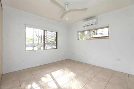 3 Bedroom Air Conditioned Home - Fully Fenced - Photo 5