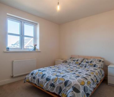 2 bedroom end of terrace house to rent - Photo 4