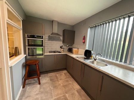 1 bedroom semi-detached house to rent - Photo 5