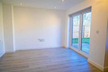 3 bedroom semi-detached house to rent - Photo 2