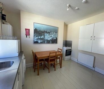 3 bedroom apartment to rent - Photo 4