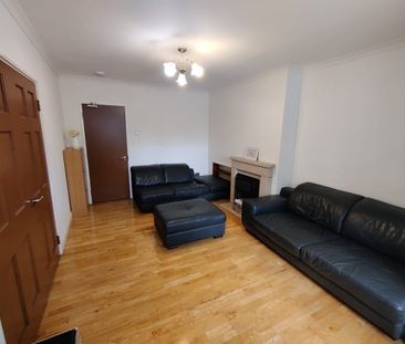 Room in a Shared House, Roehampton, SW15 - Photo 2