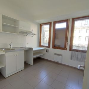 Appartement 1 pièces 33m2 MARSEILLE 1ER 595 euros - Photo 3