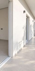 Ριζικά Ανακαινισμένο Διαμέρισμα 80 τ.μ. στην Αγία Βαρβάρα με 3 Καινούργια Κλιματιστικά, Θέα & 2 Λεπτά από το Μετρό, € 830, 80 τ.μ. - Φωτογραφία 3