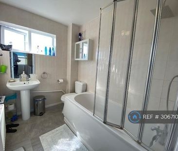 1 bedroom in a house share to rent - Photo 4