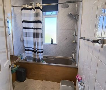 Room in a Shared House, Aldborough Road South, IG3 - Photo 6