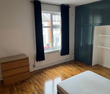 4 bedroom terraced house to rent - Photo 3