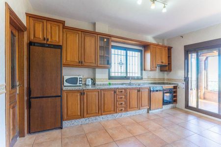 Luxury 5 room Detached House for rent in Alhaurín de la Torre, Andalusia - Photo 3