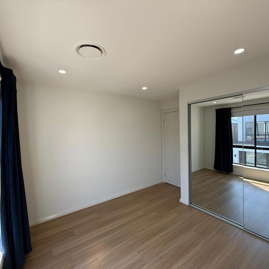 A Modern house perfect for families in a quiet street - Photo 1