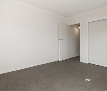 Beautifully Renovated 2-Bedroom Home in Mangere Bridge! - Photo 6