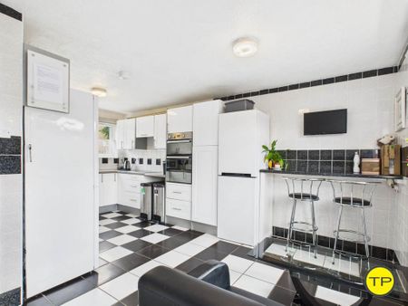 1 bedroom in a house share to rent - Photo 5