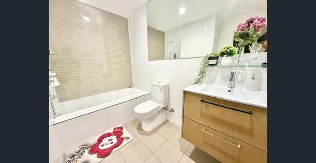 Stylish Modern Apartment in a Prime Location 151/2 Browne Parade, Warwick Farm, NSW 2170 - Photo 1