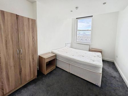 3 bedroom apartment to rent - Photo 4