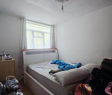 3 bedroom flat to rent - Photo 3
