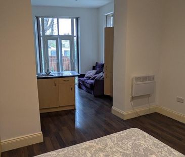 Studio to rent - Photo 2