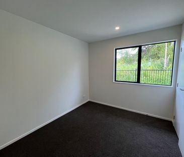 27 Selo Street, Glen Eden, Auckland - Photo 2