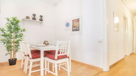 Room for rent in 6-bedroom apartment in Barcelona - Photo 4