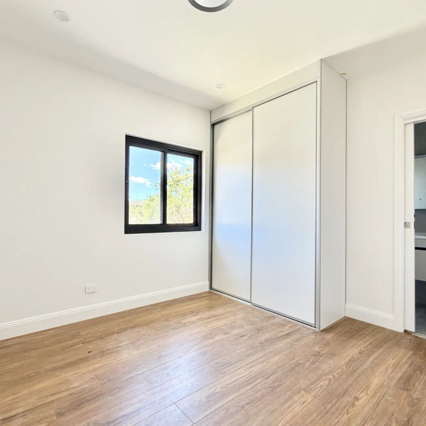 Contemporary Living in Ashfield Location - Photo 1