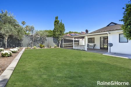 Immaculately Renovated 4 Bedroom House - Photo 2