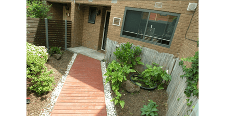 Spacious Light-Filled Townhouse in a Prime Kew Location - Photo 2