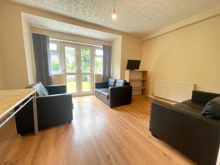 4 bedroom terraced house to rent - Photo 4