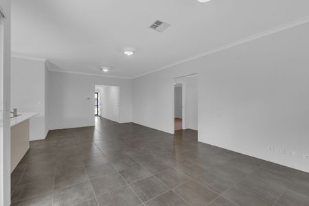 4 Bedroom Family home in Baldivis - Photo 2