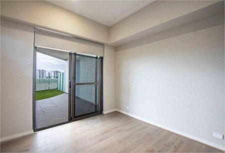 MODERN 2 BEDROOM 2 BATHROOM APARTMENT - Photo 2