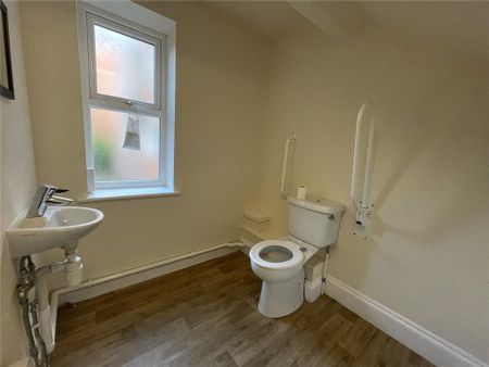 Property to rent - Photo 2