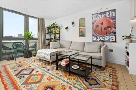 2 Bed Penthouse, Canalside Square, N1 - Photo 2