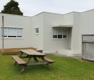 Property Management8a Northcote Road, Takapuna - House for Rent - Photo 5