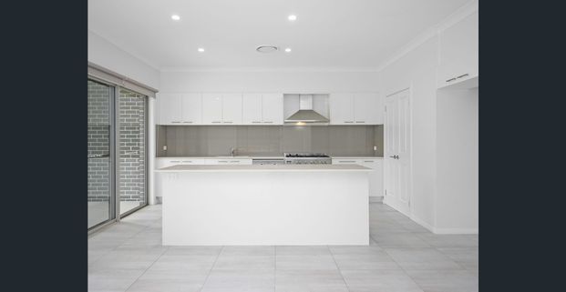 Beautiful Family Home Located in a quiet street - Photo 1