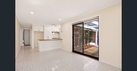 Family home on large 724m2 block with garage rear access and large outdoor entertaining area! - Photo 5