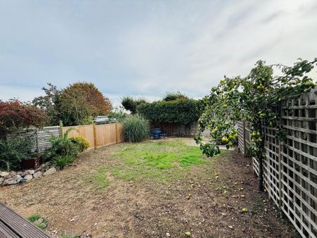 4 bedroom semi-detached house to rent - Photo 3