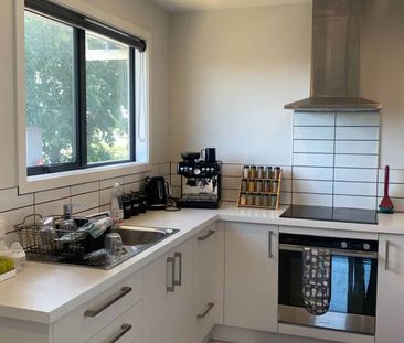 LINWOOD - MODERN 2 BEDROOM UNIT, CARPORT, HEAT PUMP - Photo 2