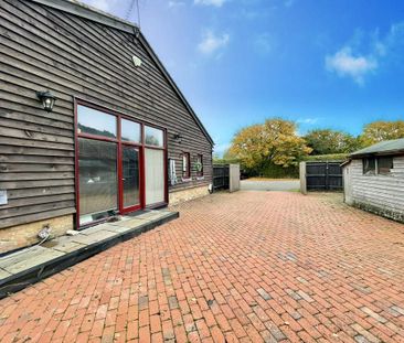 3 bedroom barn conversion to rent - Photo 1