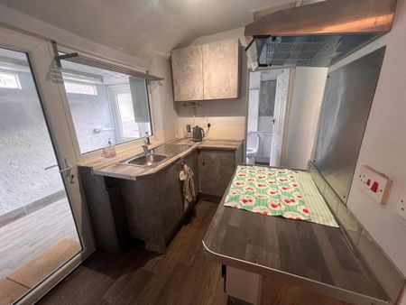 2 bedroom terraced house to rent - Photo 5