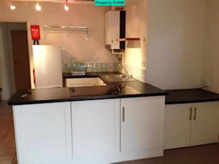 2 bedroom ground floor flat to rent - Photo 2