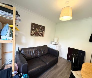 Room in a Shared House, Cedar Road, SO14 - Photo 1