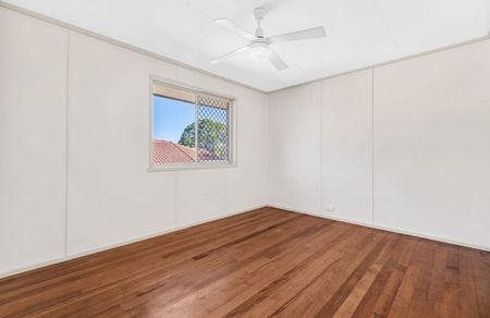 Charming Brick Home on Large Block - Photo 3