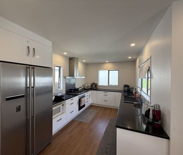 32 Halswater Drive, Churton Park - Photo 1