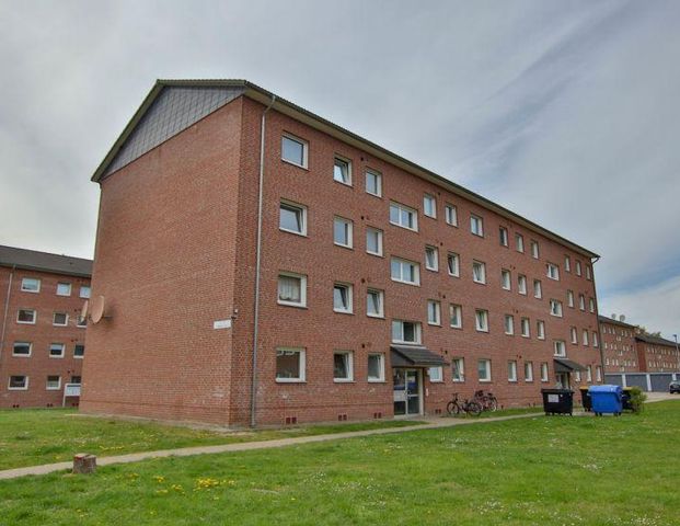 Geräumige 4-Zimmer-Wohnung in kinderfreundlicher Nachbarschaft. Balkon, Kellerabteil, zu sofort - Foto 1