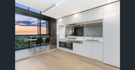 Elegant and sky high 2-bedroom penthouse - Photo 4