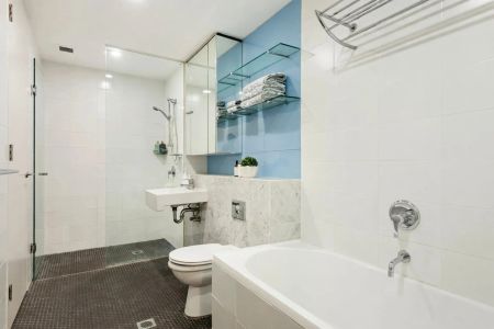Contemporary Elegance Meets Urban Lifestyle in Camperdown - Photo 4