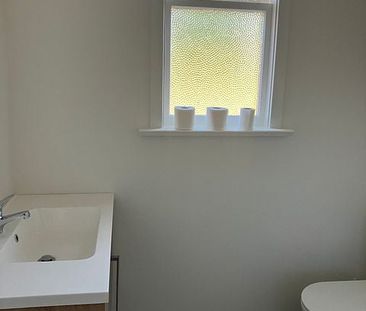 Newly renovated 3 bedroom house - Photo 4