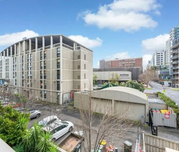 Stylish North-Facing Apartment in a Premier Lakeside Precinct - Photo 6