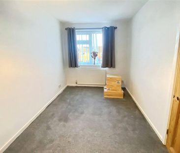 4 bedroom semi-detached house to rent - Photo 6